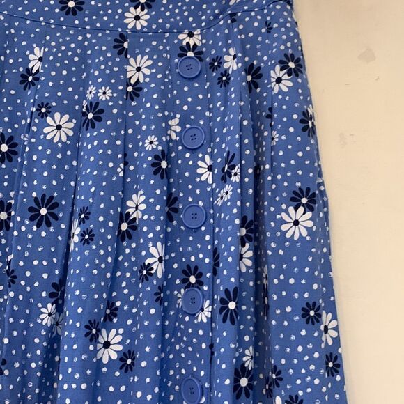 Talbots blue daisy print side button skirt with pockets. Size 8 P NWT - Picture 3 of 8